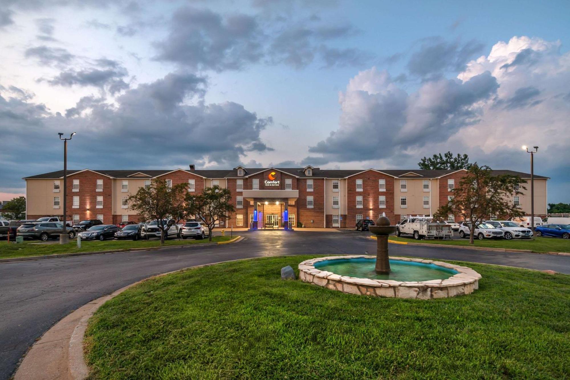 Comfort Inn & Suites St Louis - Chesterfield Extérieur photo