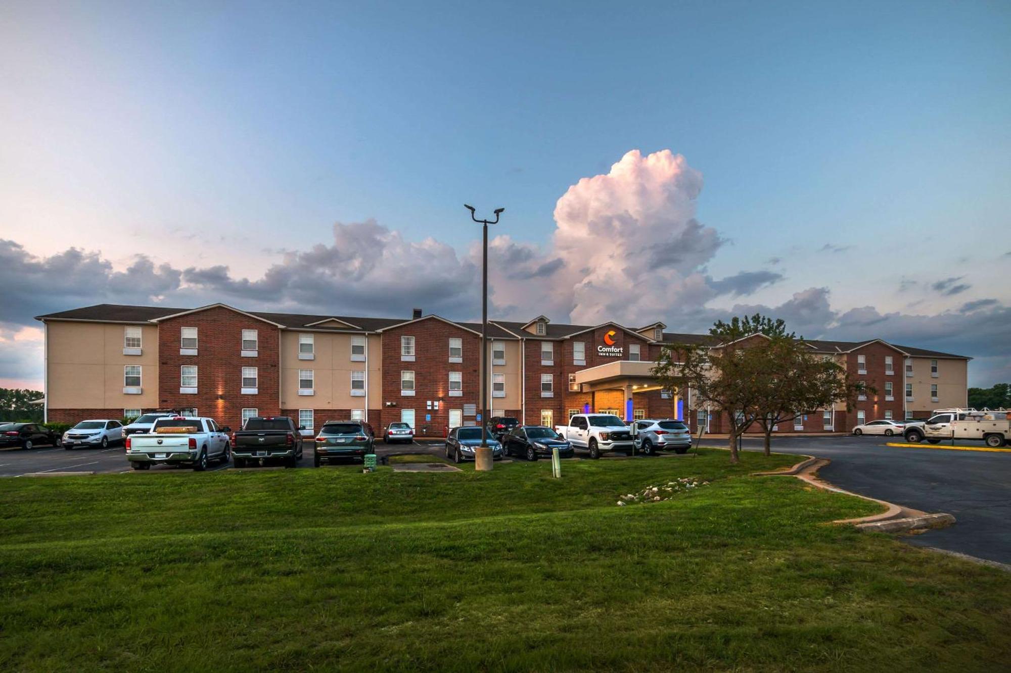 Comfort Inn & Suites St Louis - Chesterfield Extérieur photo